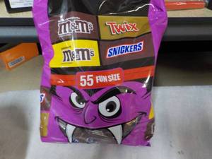 30.94 oz bag 55 Fun Size Candy...
