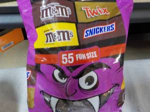 30.94 oz bag 55 Fun Size Candy...