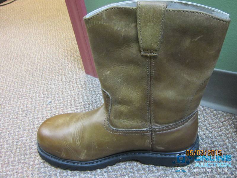 lot 11 image: Sketchers