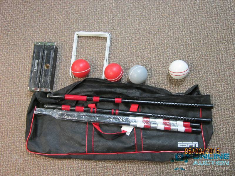 lot 16 image: Croquet Set