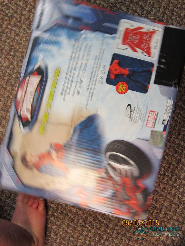lot 37 image: Throw blanket