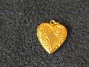 3.3-grams 12K Gold Heart Locket