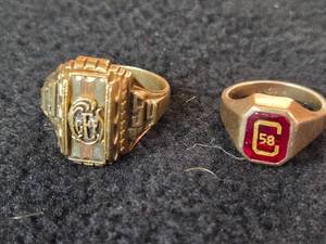 13.9-grams (total) 10K Gold - Lot of (2) Rings