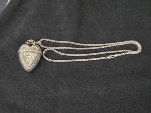 77.5-grams Sterling Silver Victorian Era Heart Locket Necklace  Vinaigrette  Hvervandsaeg 34