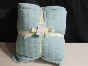 French Linen Channel Stitch Quilt & Sham Set - FullQueen - Wave  BOKSER HOME