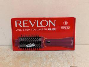 NEW REVLON ONE-STEP VOLUMIZER PLUS