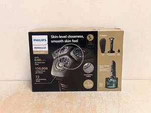 PHILIPS NORELCO SHAVER 8000