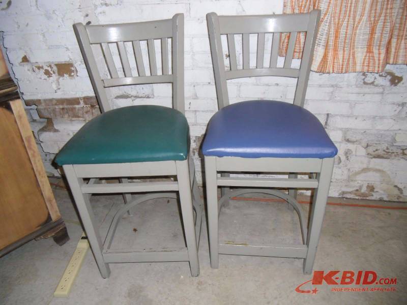 lot 3 image: Industrial Look - 2 Sturdy Bar Stool Chairs - Wood Industrial Gray with Green & Blue vinyl Seats