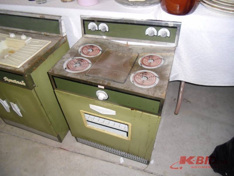 lot 26 image: Kids Kenmore - 1970s child size Stove and Kitchen Sink
