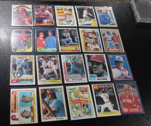 Pete Rose Baseball Card Lot  20 Cards