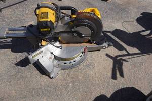 DeWalt Model DWS782 12 Compound Miter Saw