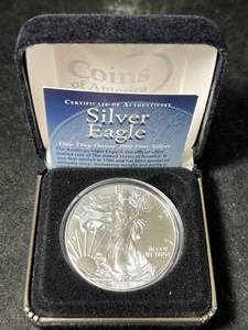 2017 AMERICAN SILVER EAGLE 1 TROY OZ .999 FINE SILVER IN BOX