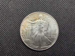 First Year of Issue 1986 Beautiful Uncirculated 1 Oz. Silver American Eagle  Greysheet Wholesale Value is $126.40