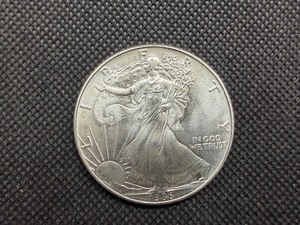 First Year of Issue 1986 Beautiful Uncirculated 1 Oz. Silver American Eagle  Greysheet Wholesale Value is $126.40