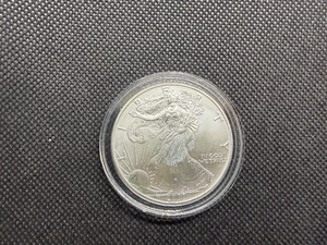 2000 Beautiful Uncirculated 1 Oz. Silver American Eagle  Greysheet Wholesale Value is $101.40