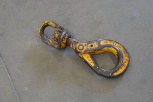 Gunnebo Industries Swivel Self-Locking Hook