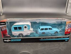 Maisto Design 164 1967 VW 1600 Squareback Classic Craft with Trailer 8&