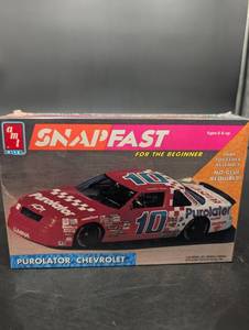 AMT Snap Fast 8722 132 Purolator Chevrolet Snap-Together Model Kit (Ages 8 &)