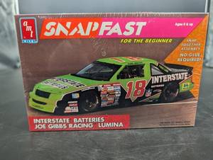AMT Snap Fast 132 Interstate Batteries Joe Gibbs Racing Lumina Model Kit