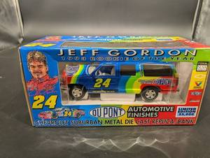 Motorsport Traditions Jeff Gordon 1993 Rookie Chevrolet Suburban Replica Bank 125