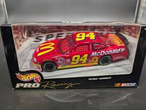 Hot Wheels Pro Racing Bill Elliott McDonalds NASCAR #94 Die-Cast (19513)