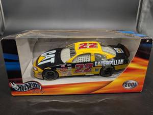 Hot Wheels 2001 Racing #22 Caterpillar CAT Ward Burton NASCAR 124 Die-Cast