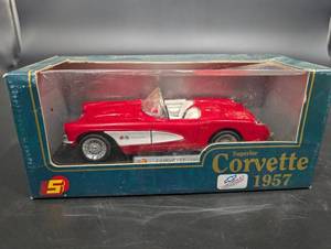 Superior 124 Chevrolet Corvette 1957 Fuel Injection Die-Cast Model Box