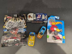 Assorted Diecast Cars Hot Wheels Angry Birds Red 82250