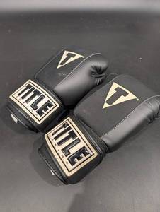 Boxing Gloves - Size M - Made in Pakistan (Lot of 2)