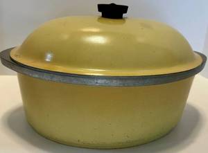Club Yellow Enamel Stock Pot - With Lid