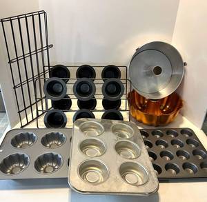 Muffin Pans and Bundt Pans Bakeware Set