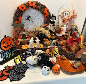 Harvest Home Halloween Decor Display - Trick or Treat Pumpkins & Ghosts