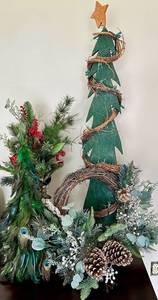 Green Glitter Cone Christmas Tree with Star Top & Wreath - Peacock Feather Tree