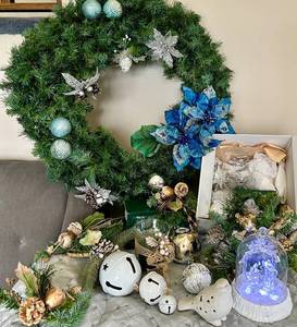 Blue & Silver Christmas Decor Set including Holiday Heirlooms Ornaments