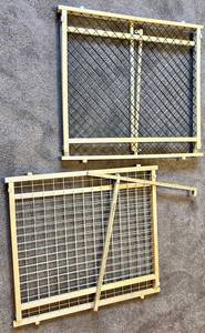 Wooden BabyPet Gate with Diamond Mesh - Natural Wood Finish