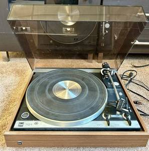 Dual 701 T550 Direct-Drive Turntable