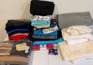 Rubbermaid Roughneck Storage Tote with Assorted Fabrics