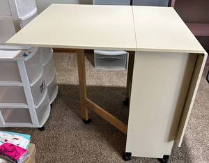 Portable Crafters Extendable Table