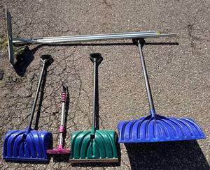 Suncast Snow Shovel Set with Roof Rake, Ice Scraper & Telescoping Poles