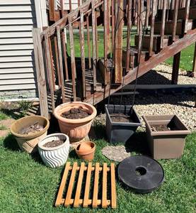 Plant Pots & 2 Rolling Plant Stands - Assorted Sizes