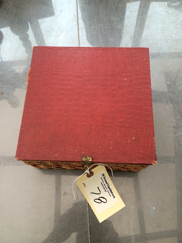 lot 78 image: Antique Sewing Accessory Box  Measures 9.5 inch Wide x 9.5 inch Long x 4 inch High