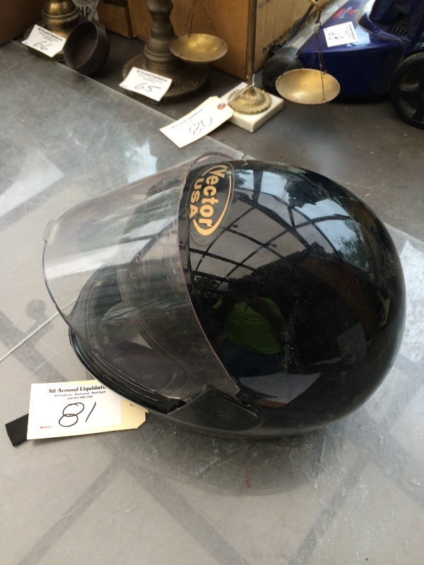 lot 81 image: Vector S400 Motor Cycle Helmet  Size Small 6 78 x 7   still in good shape
