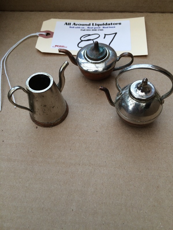 lot 87 image: Antique Brass tea pots and coffee pot  (Lot of 5)