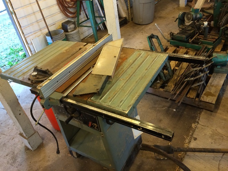 lot 6 image: Delta 10 Table Saw with some accessories  mn 34-670, 115 volts