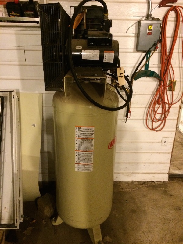lot 4 image: Ingersoll Rand Air Pressure Tank, 60 gallon, 5 hp, 208230 v  SS5L5