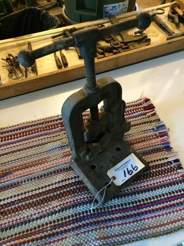 lot 166 image: Antique  Vintage  - Vise
