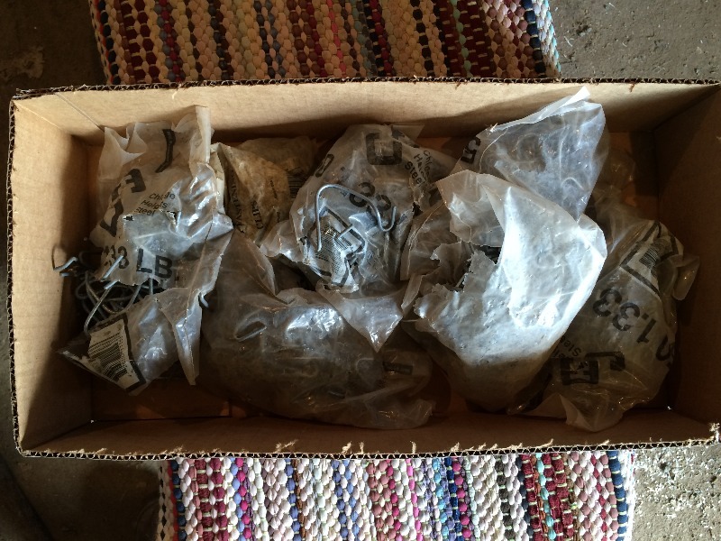 lot 213 image: Wire Fence Clips  Ties - Lot of 7 bags