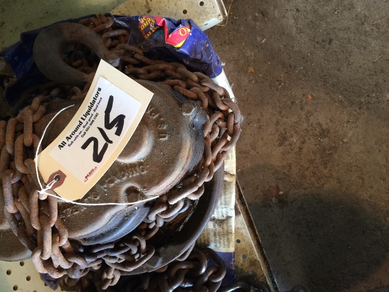 lot 215 image: Heavy Duty Chain Hoist