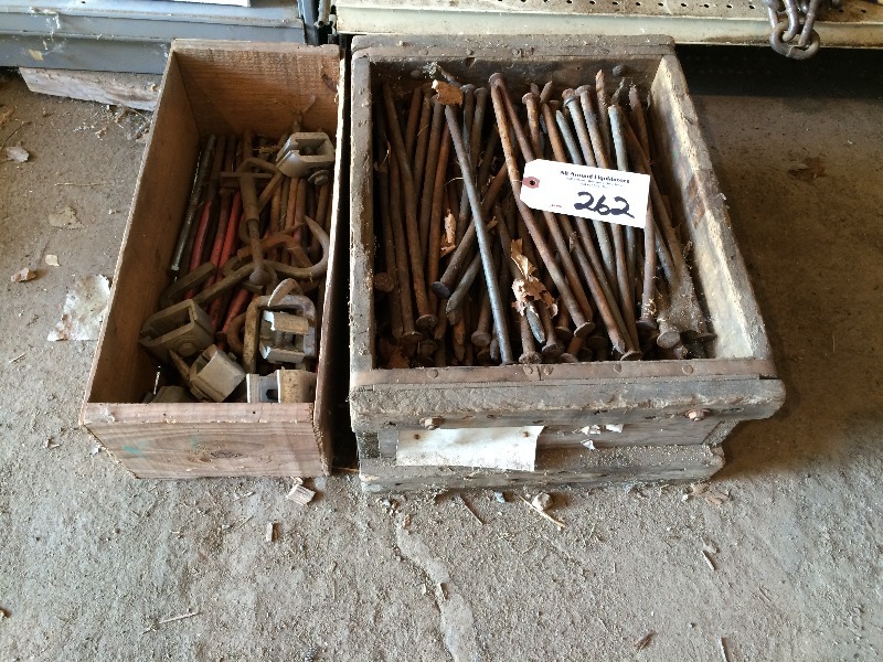lot 262 image: Large Lot of large Nails  Spikes