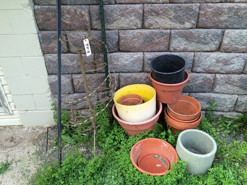 lot 343 image: Large Lot of Yard & Garden - Planters, pots, hangers   lot of 20